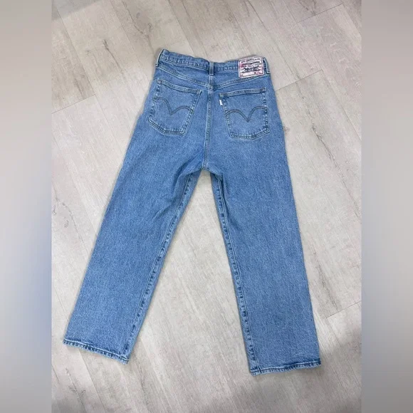 Levi's Custom Women's Premium Ribcage Straight Ankle - Picture 6 of 9